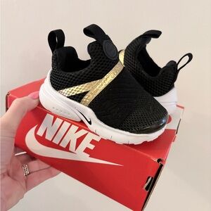 Nike sneakers size 6T